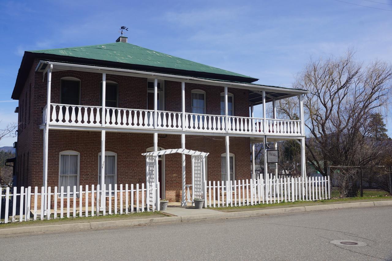 The Historic Collier Hotel Etna Exterior photo